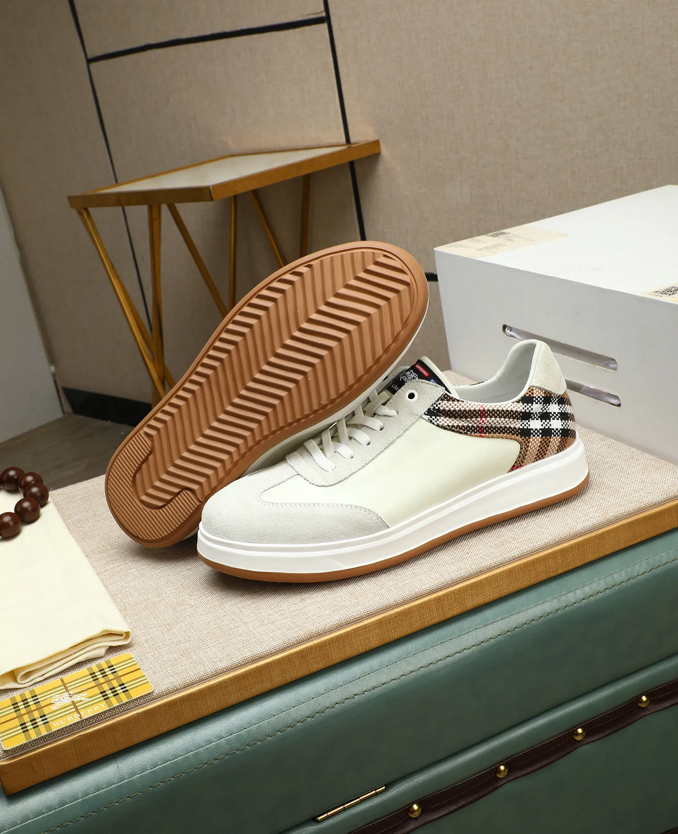 Men's shoes 💰440 ❤️❤️❤️[BURBERRY] Burberry purchasing agent 🔍Men's 🚹New model is synchronized with the official website. The upper is made of imported fabrics and cowhide lining. Completely 1⃣:1⃣ replica🇮🇹, non-slip and wear-resistant rubber outsole ⚠original factory goods, 🔍🔍high quality, please look at the details, welcome to compare⚠Size: 38-44